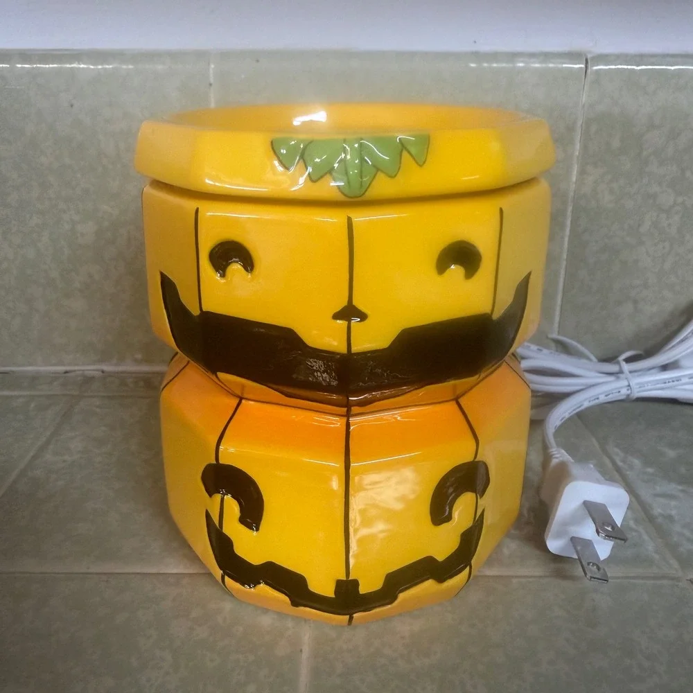 Halloween Forevermore Jack-O-Lantern Ceramic Wax Warmer Electric Pumpkin‎ P09A